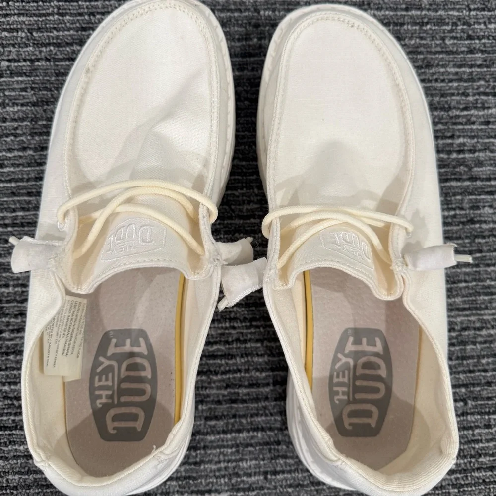 Hey Dude Off-White Slip-On Shoes 7 - Picture 2 of 5